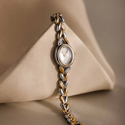 Oval watch with inlay