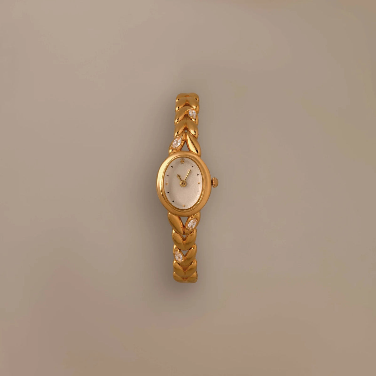 Oval watch with inlay