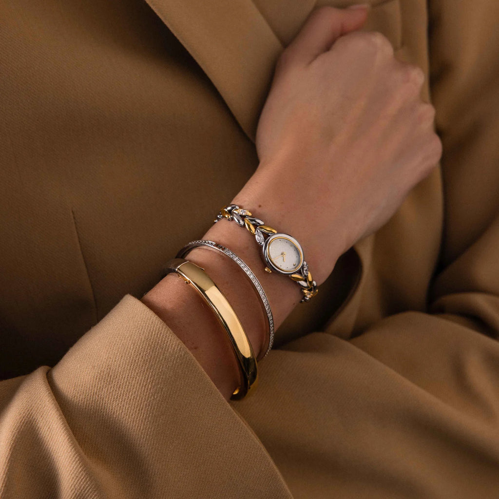 Oval watch with inlay